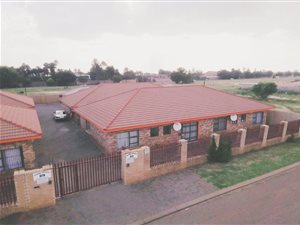 3 Bed Townhouse in Lenasia