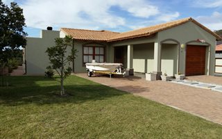 3 Bedroom House in Whale Rock