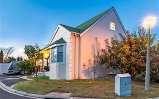 4 Bedroom Townhouse in D Urbanvale