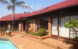 4 Bedroom House in Alphen Park