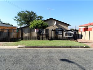 2 Bed House in Wannenburghoogte