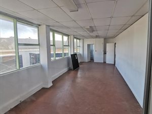 864 m² Office Space in Airport Industria