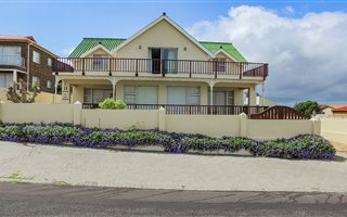5 Bedroom House in De Kelders
