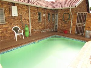 3 Bed House in Montana Park