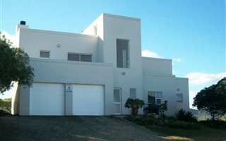 3 Bedroom House in Pearly Beach