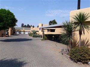 3 Bed Townhouse in Vanderbijlpark SE3