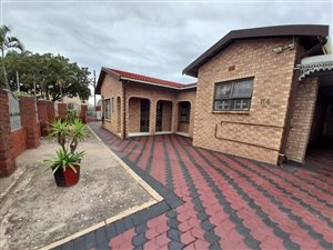 3 Bed House in Longcroft