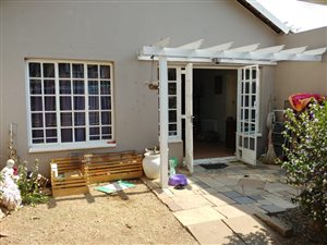 2 Bed Garden Cottage in Kensington B