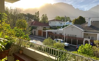 3 Bedroom Apartment in Claremont Upper