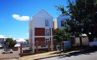 2 Bedroom Apartment in Grahamstown Central
