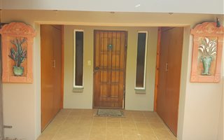 4 Bedroom House in Rietvalleipark