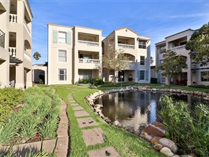 2 Bed Apartment in Century City