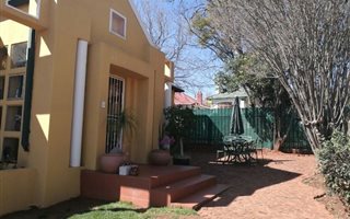 3 Bedroom House in Kensington