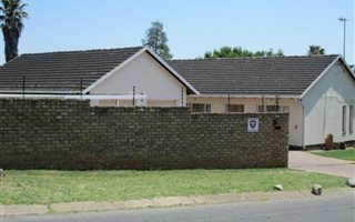 4 Bedroom House in Glen Marais