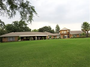 6 Bed House in Marlbank