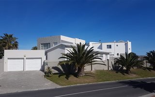 5 Bedroom House in Melkbosstrand