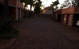 3 Bedroom Townhouse in Doornpoort and surrounds
