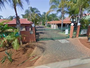3 Bed Townhouse in Doornpoort and surrounds