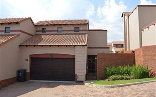 3 Bedroom Townhouse in Rietvlei Heights Country Estate