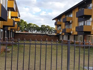 2 Bed Apartment in Parow Valley