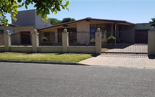 5 Bedroom House in Silver Oaks
