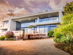 6 Bed House in Oubaai and surrounds