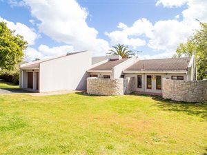 3 Bed House in Protea Valley