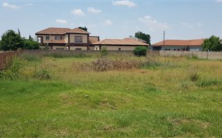 1000 m² Land available in Riamarpark