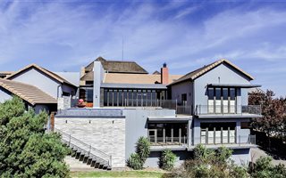 4 Bedroom House in Woodland Hills