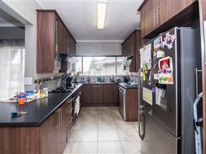 3 Bed House in Brackendowns