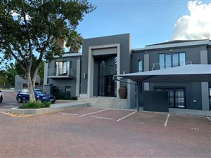 814 m² Commercial space in Fourways