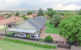 3 Bedroom House in Tasbet Park