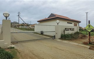 3 Bedroom Duplex in Kidds Beach