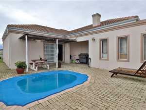 3 Bed House in Gordons Bay Central