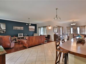 3 Bed House in Gordons Bay Central