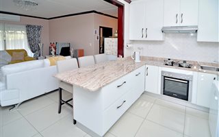 2 Bedroom Apartment in Summerset