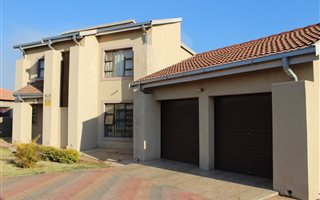 4 Bedroom House in Serala View