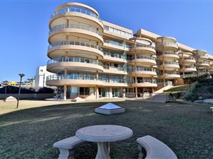 3 Bed Apartment in Compensation Beach