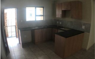 3 Bedroom Townhouse in Grobler Park