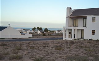 601 m² Land available in St Helena Bay