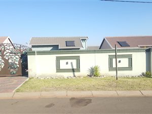 2 Bed House in Lenasia South
