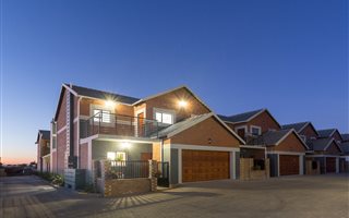 4 Bedroom Townhouse in Heuwelsig