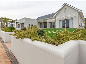 4 Bed House in Schonenberg Estate