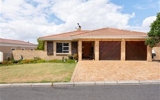 4 Bedroom House in Kleinbron Estate