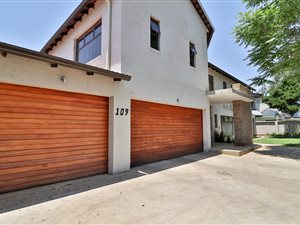 7 Bed House in Lakefield