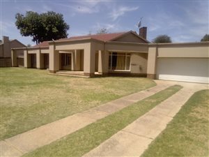 4 Bed House in Elspark