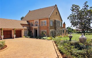 4 Bedroom House in Mooikloof Equestrian Estate