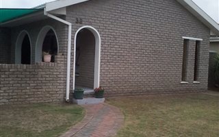 4 Bedroom House in Rowallan Park and surrounds