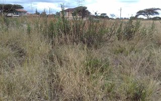 890 m² Land available in Elti Villas