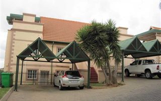 1 Bedroom Apartment in Rietvalleirand